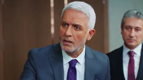 Avance del próximo capítulo de ‘Pecado Original’: Halit, avergonzado por ver a su mujer y su hija bailando en televisión Avance del próximo capítulo de ‘Pecado Original’: Halit, avergonzado por ver a su mujer y su hija bailando en televisión