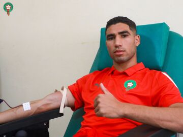 Achraf Hakimi donando sangre