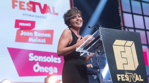 Sonsoles Ónega en su discurso de agradecimiento Sonsoles Ónega en su discurso de agradecimiento