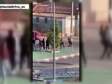 Pelea de jóvenes contra la Guardia Civil en Valmojado, Toledo