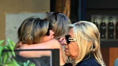 Terelu y Carmen Borrego, arropadas por sus amigas en Málaga donde homenajearán a su madre María Teresa Campos