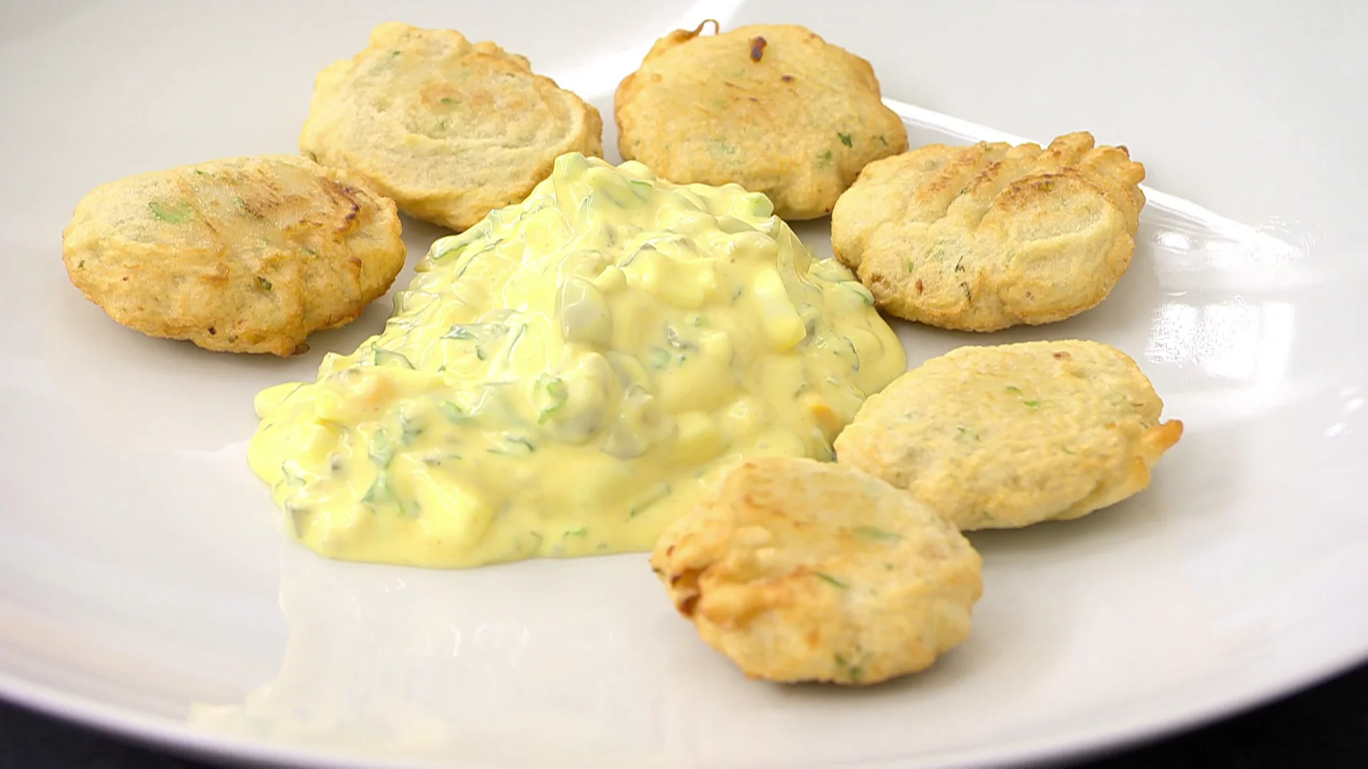 Receta para sorprender: Nuggets de bonito con t&aacute;rtara de albahaca