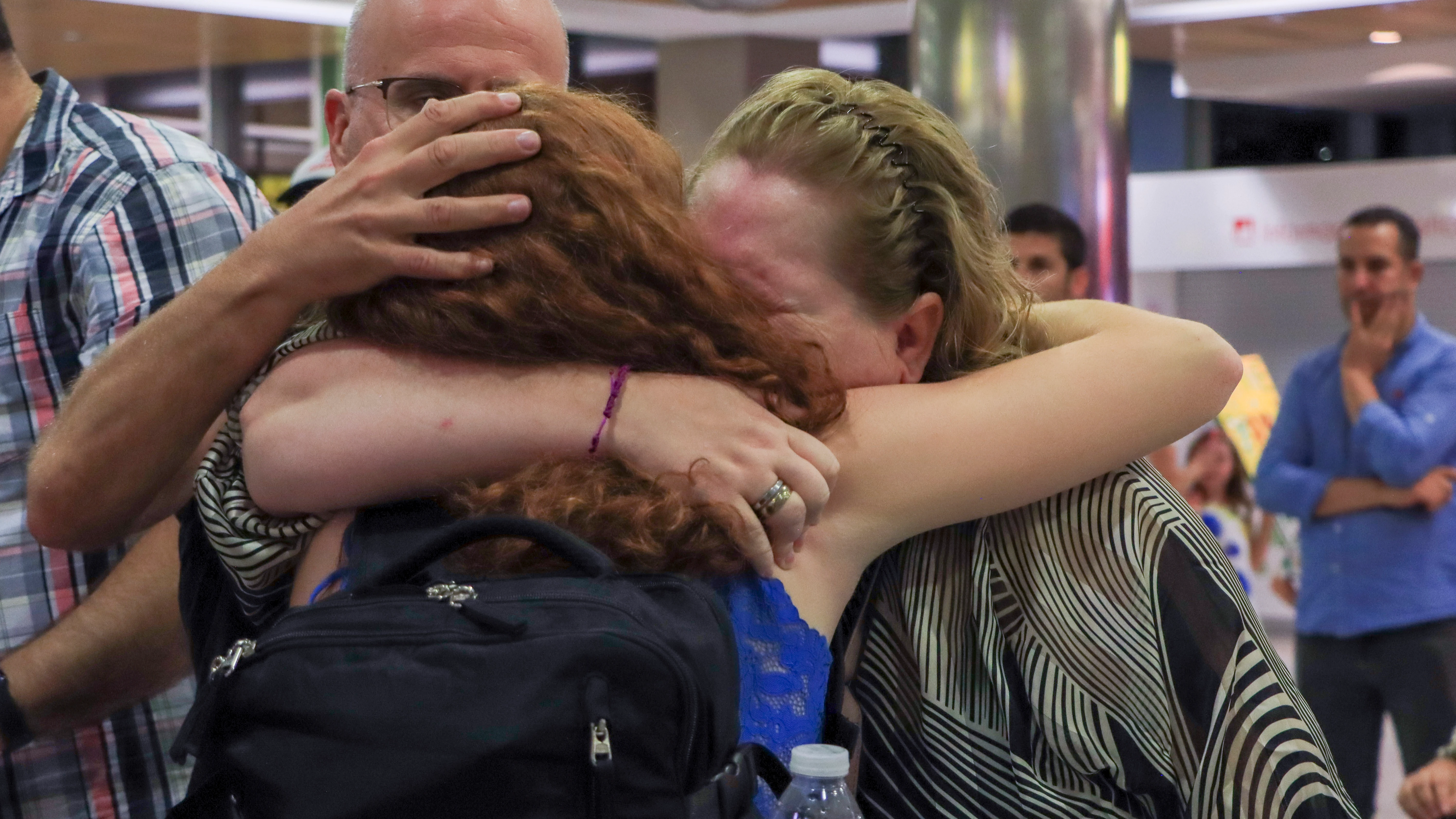  Llegada hoy domingo al aeropuerto Seve Ballesteros-Santander del primer vuelo procedente de Marrakech tras el terremoto con cientos de c&aacute;ntabros.