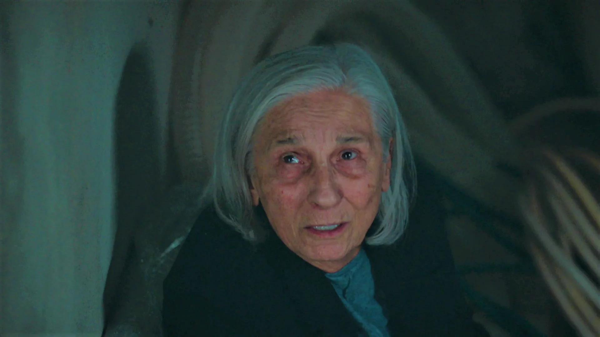 La se&ntilde;ora Sevgi le ruega a Şevval que la libere y le hace una advertencia: "Todo lo que tengo se lo dar&eacute; a &Ouml;mer"