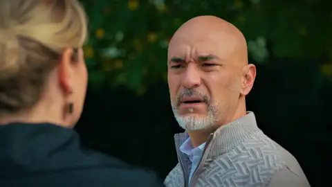 Ahmet, a punto de descubrir que Sevval ha encerrado a su madre... ¿qué hará cuando sepa toda la verdad? Ahmet, a punto de descubrir que Sevval ha encerrado a su madre... ¿qué hará cuando sepa toda la verdad?