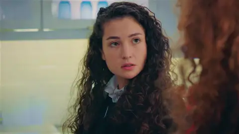 Leyla le confiesa a Aybike que no está enamorada de Berk: "Me gusta otro chico" Leyla le confiesa a Aybike que no está enamorada de Berk: "Me gusta otro chico"