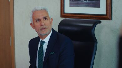 Şahika le consigue a Halit un inversor para el Holding… ¿Caerá en la trampa de su prometida? 