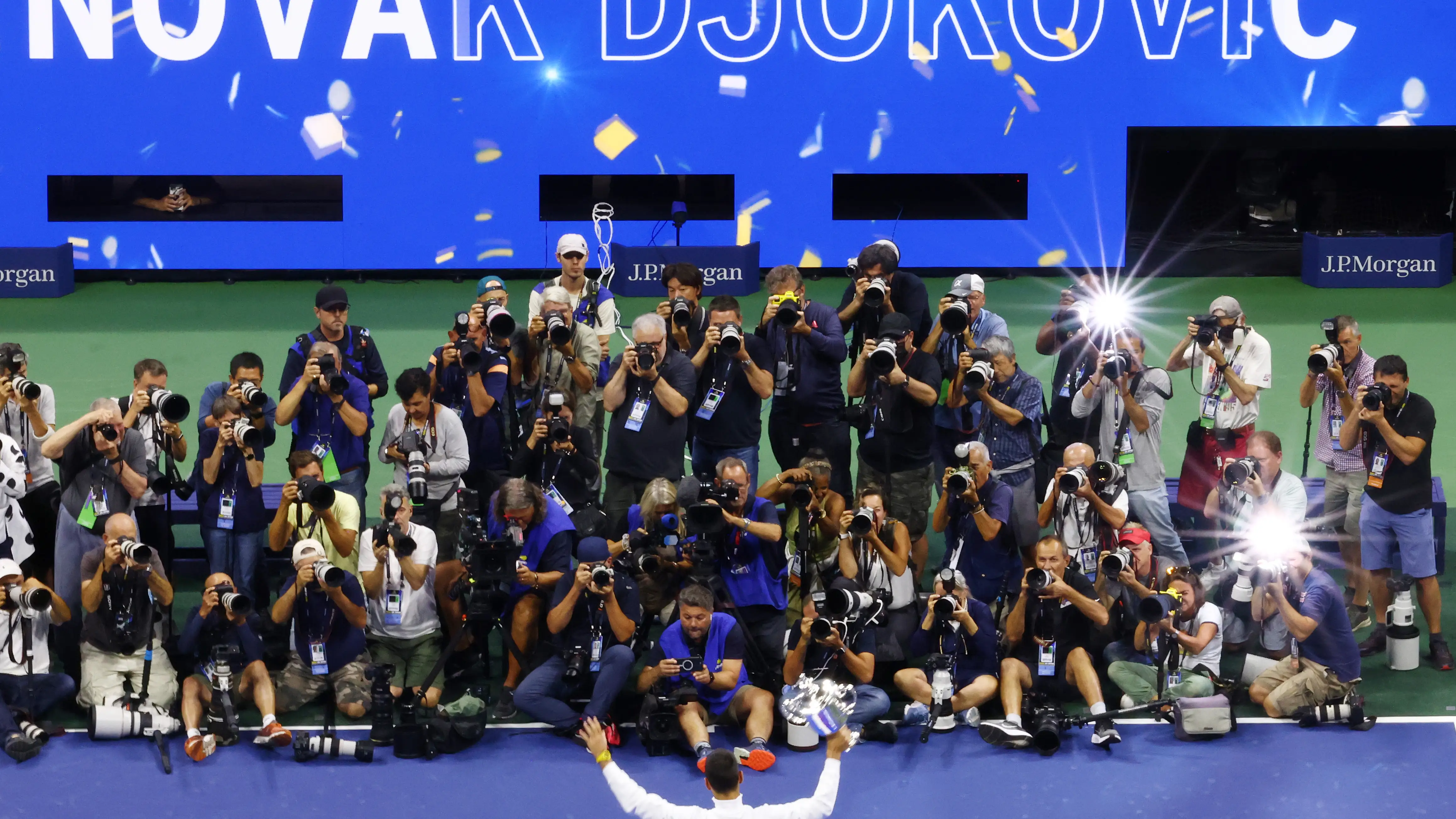 Novak Djokovic posa para los fot&oacute;grafos tras ganar el US Open 