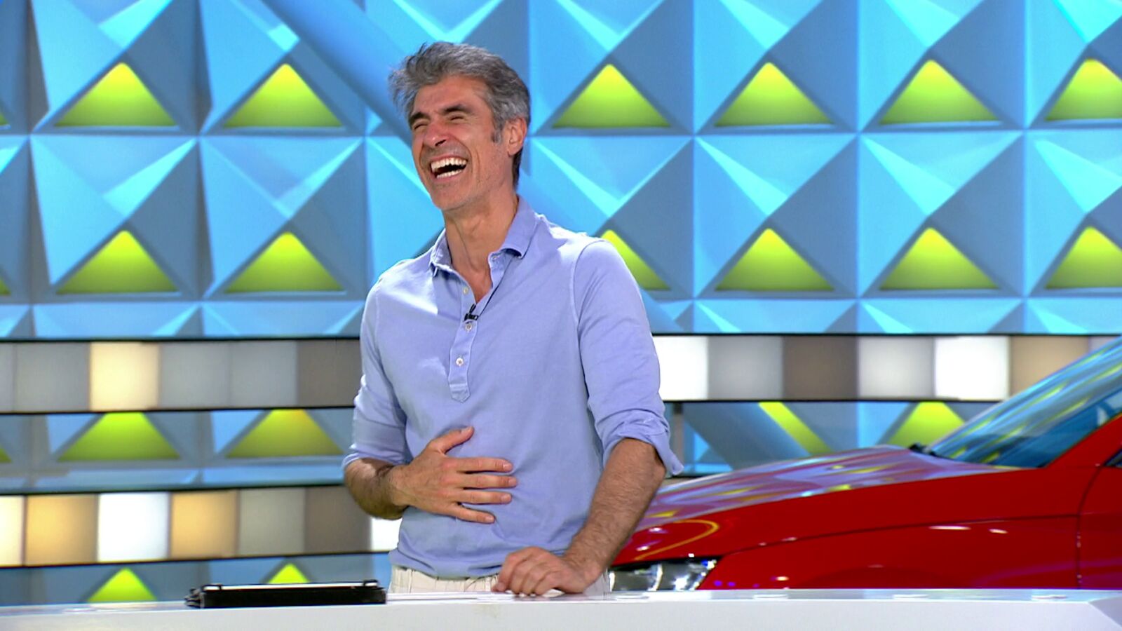 Jorge Fernández sufre un ataque de risa en pleno programa