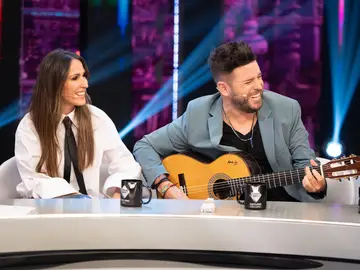 ¡Increíble! Pablo López improvisa una canción en directo para sus compañeros de La Voz ¡Increíble! Pablo López improvisa una canción en directo para sus compañeros de La Voz