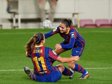 Alexia Putellas y Aitana Bonmatí en un partido en 2021