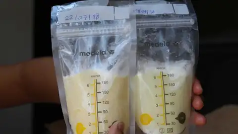 Imagen de archivo de la leche materna Imagen de archivo de la leche materna