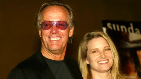 Peter Fonda y su hija Bridget Fonda Peter Fonda y su hija Bridget Fonda