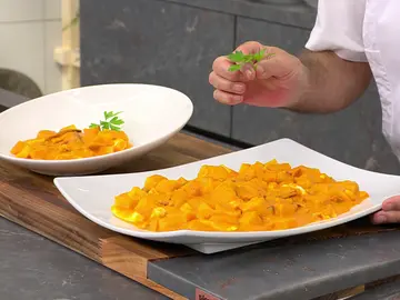 Karlos Arguiñano elabora patatas Rocha: "La receta de la bisabuela" Karlos Arguiñano elabora patatas Rocha: "La receta de la bisabuela"