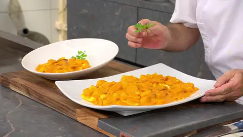 Karlos Arguiñano elabora patatas Rocha: "La receta de la bisabuela" Karlos Arguiñano elabora patatas Rocha: "La receta de la bisabuela"