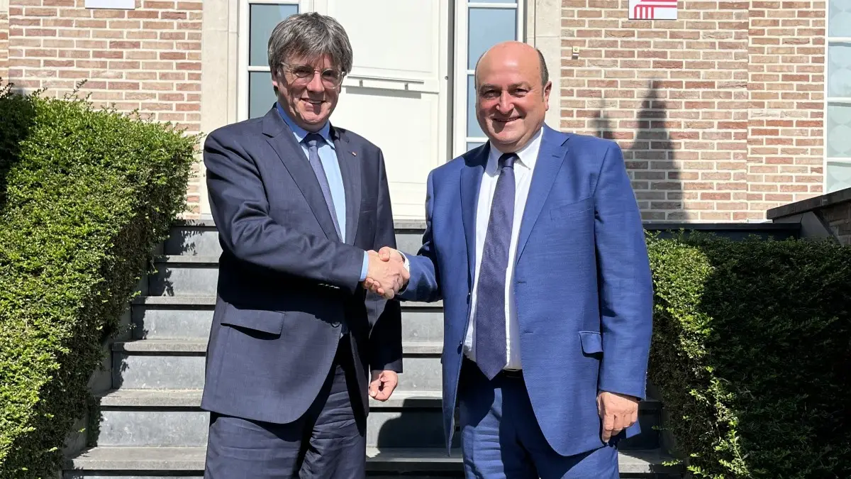 Carles Puigdemont, expresidente de la Generalitat, y Andoni Ortuzar, l&iacute;der del PNV
