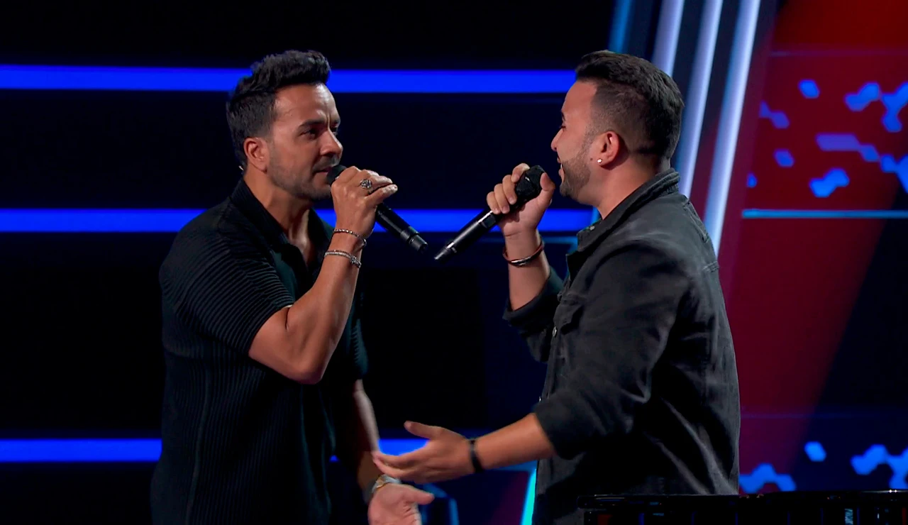 El regalo de Luis Fonsi a Lisandro al cantar Aquí estoy yo junto al resto de coaches
