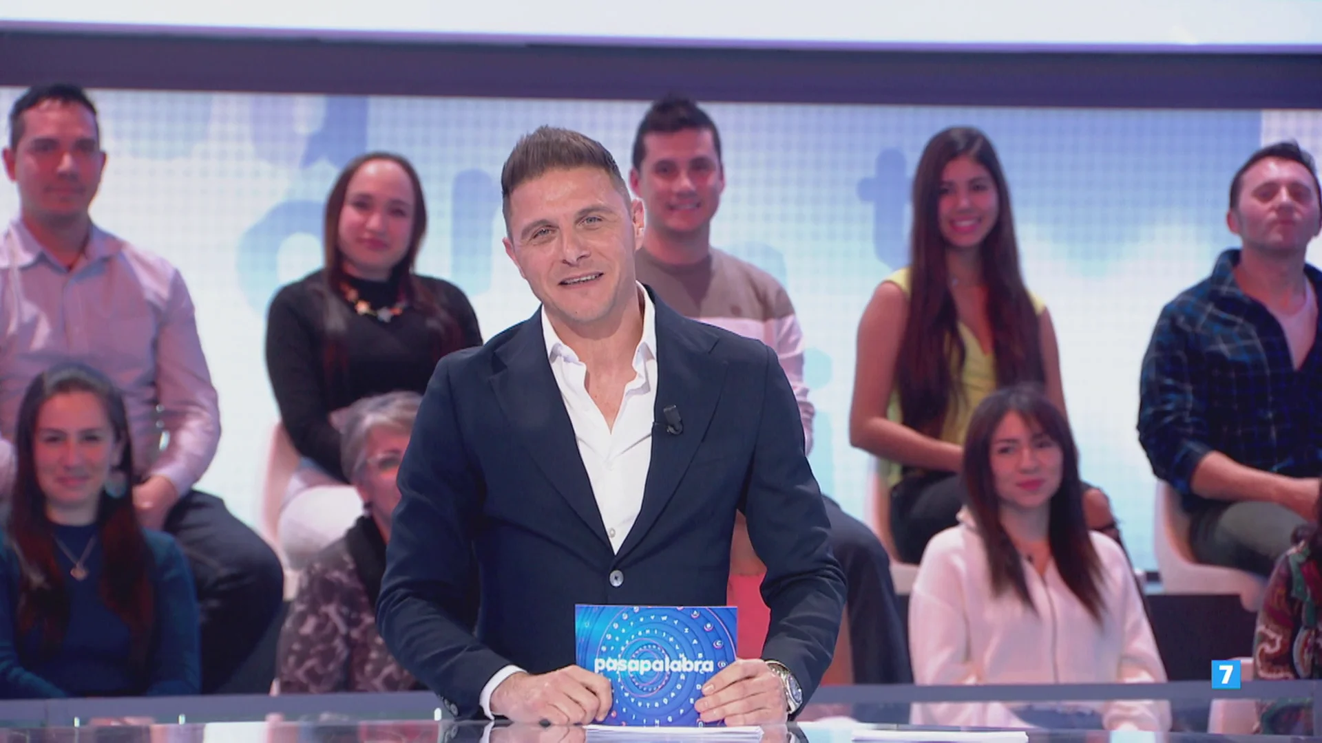 Joaquín asume el reto de sustituir a Roberto Leal en Pasapalabra: “Vais a flipar” 