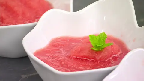 Evita azúcares innecesarios con el granizado de sandía de Karlos Arguiñano Evita azúcares innecesarios con el granizado de sandía de Karlos Arguiñano