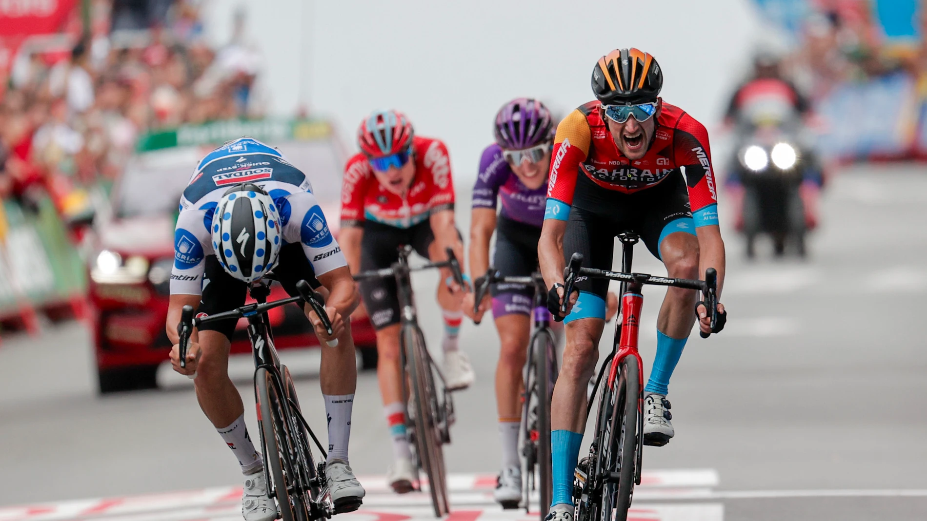 Wout Poels celebra su triunfo en Guadarrama