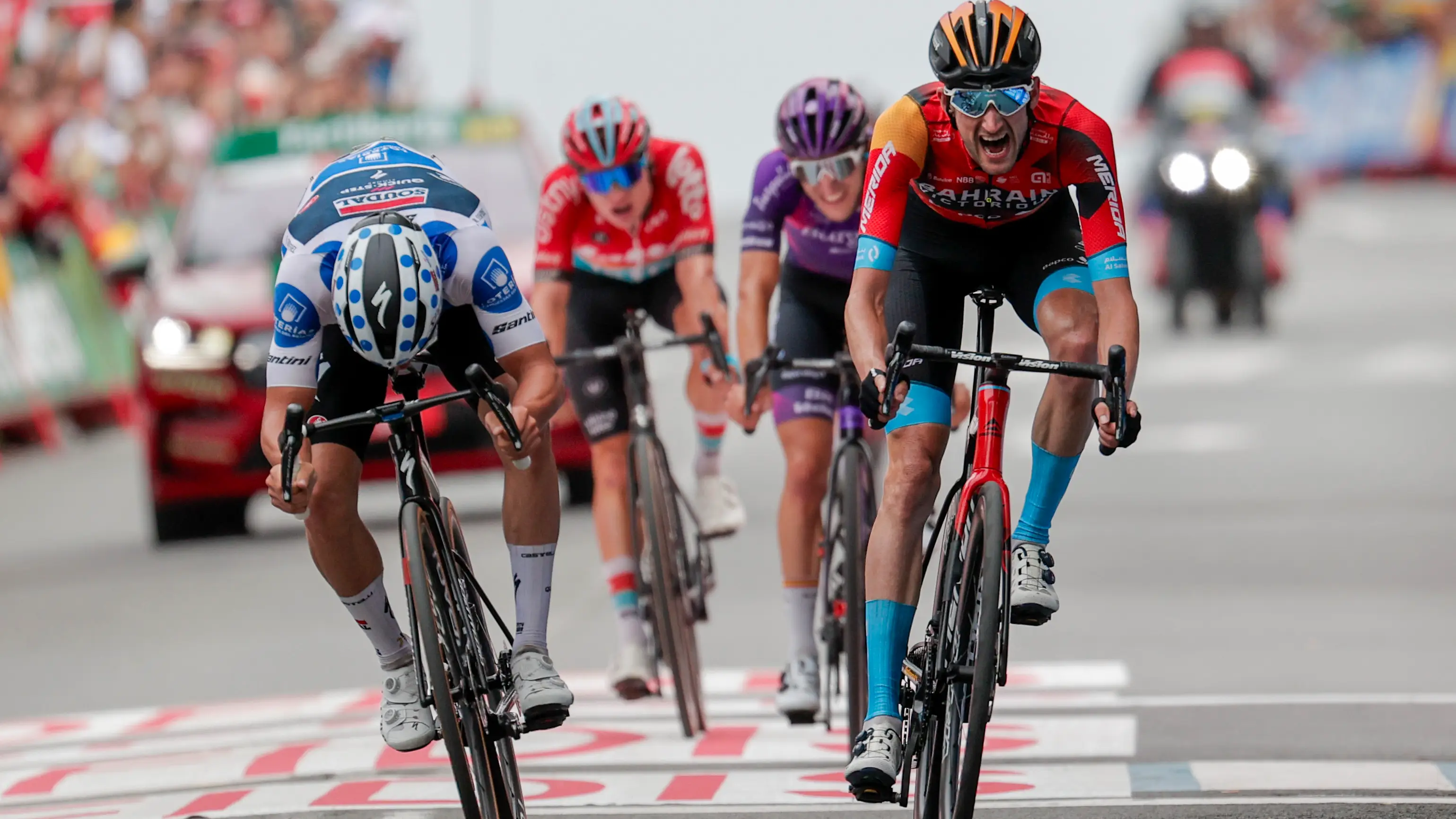 Wout Poels celebra su triunfo en Guadarrama