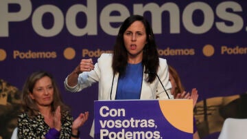 La líder de Podemos y ministra de Derechos Sociales en funciones, Ione Belarra durante su intervención este sábado junto a la militancia del partido en el Círculo de Bellas Artes, Madrid. 