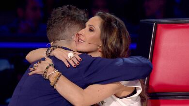 “Me he quedado roto”: Pablo López encuentra el consuelo en el tierno abrazo de Malú tras cantar con Lucas 