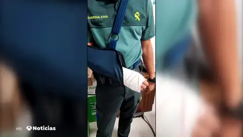 Detenido un joven por agredir a ocho guardias civiles en el cuartel de Chiclana, Cádiz Detenido un joven por agredir a ocho guardias civiles en el cuartel de Chiclana, Cádiz