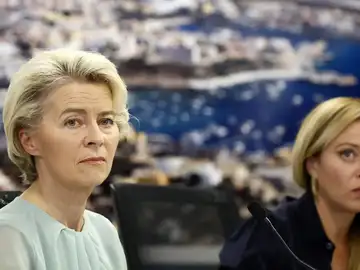 Von der Leyen acude a Lampedusa para comprobar en persona el drama que vive esta isla mediterránea Von der Leyen acude a Lampedusa para comprobar en persona el drama que vive esta isla mediterránea