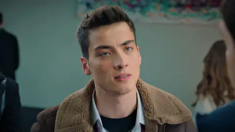 Nuevo enfrentamiento entre Sarp y Ömer: "Tú no eres nuestro hermano" Nuevo enfrentamiento entre Sarp y Ömer: "Tú no eres nuestro hermano"