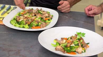 Receta en familia: Verduras salteadas con costillitas de conejo de Arguiñano
