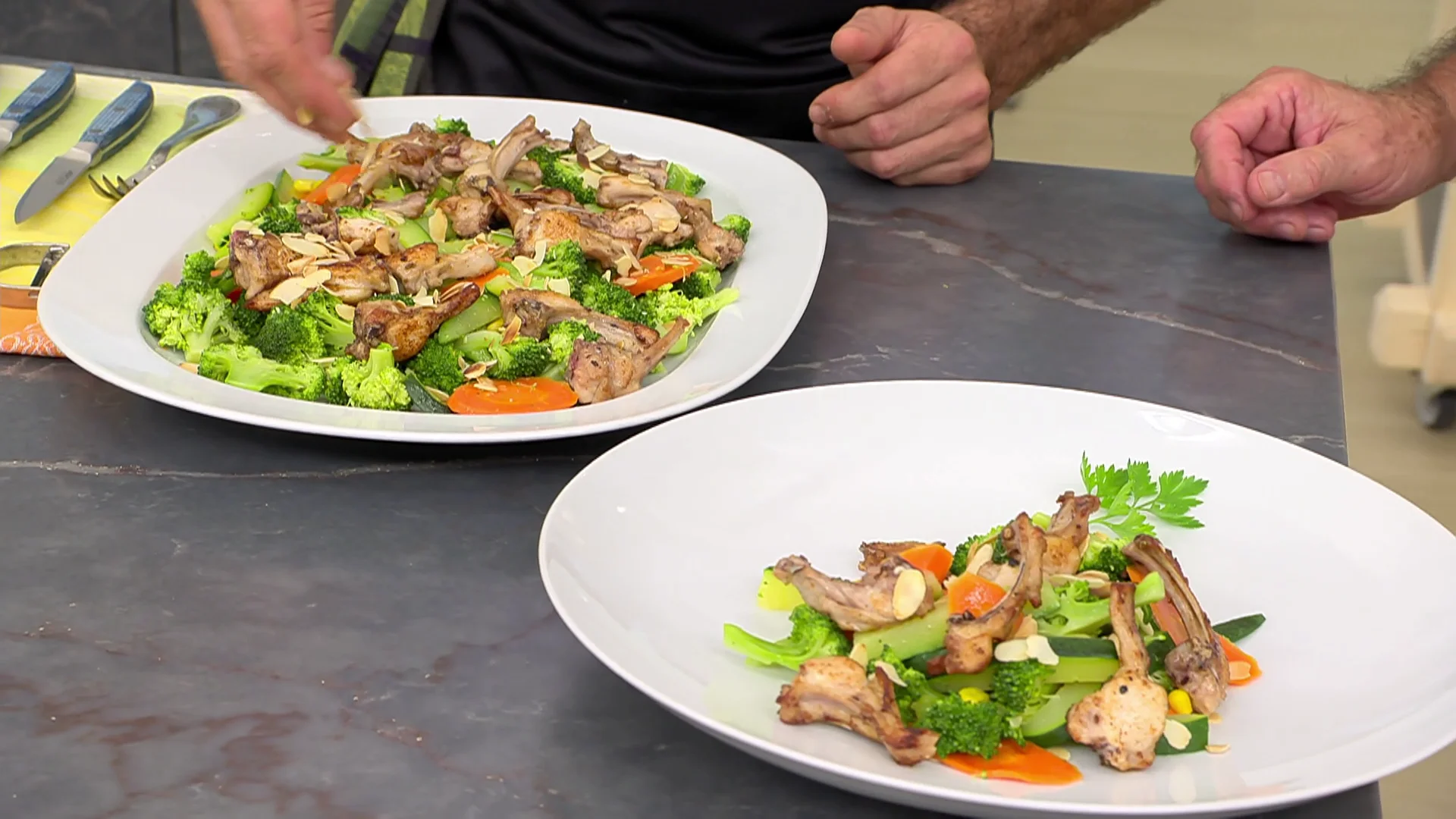 Recetón exprés de verduras salteadas con costillitas de conejo, de Joseba Arguiñano