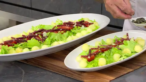 Receta sencilla de ensalada de melón con jamón, de Arguiñano Receta sencilla de ensalada de melón con jamón, de Arguiñano