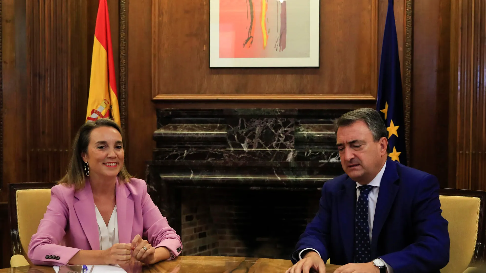 La portavoz parlamentaria del PP, Cuca Gamarra (i), y el portavoz del PNV en el Congreso, Aitor Esteban (d) La portavoz parlamentaria del PP, Cuca Gamarra (i), y el portavoz del PNV en el Congreso, Aitor Esteban (d)