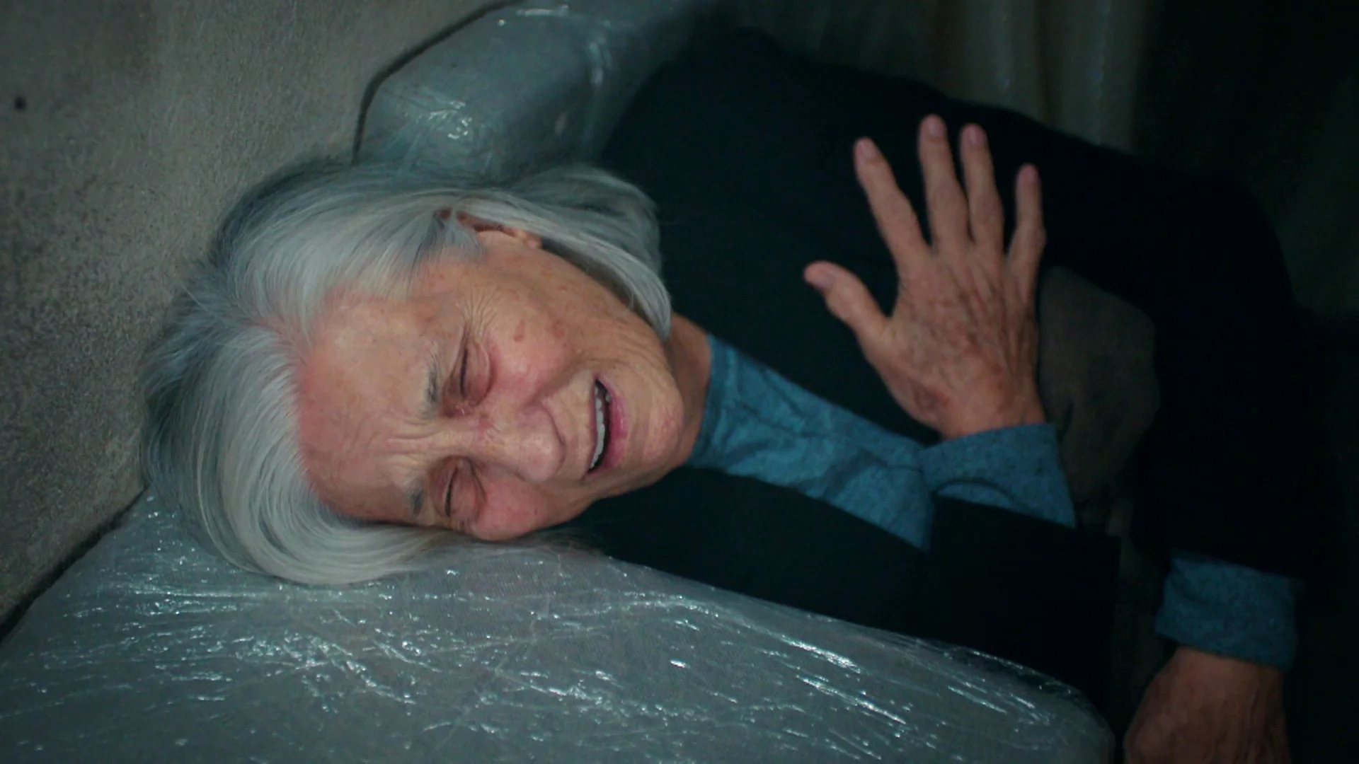 &iexcl;Al l&iacute;mite!: Yasmin descubre a su abuela encerrada en el s&oacute;tano y.&hellip; &iexcl;gravemente enferma!