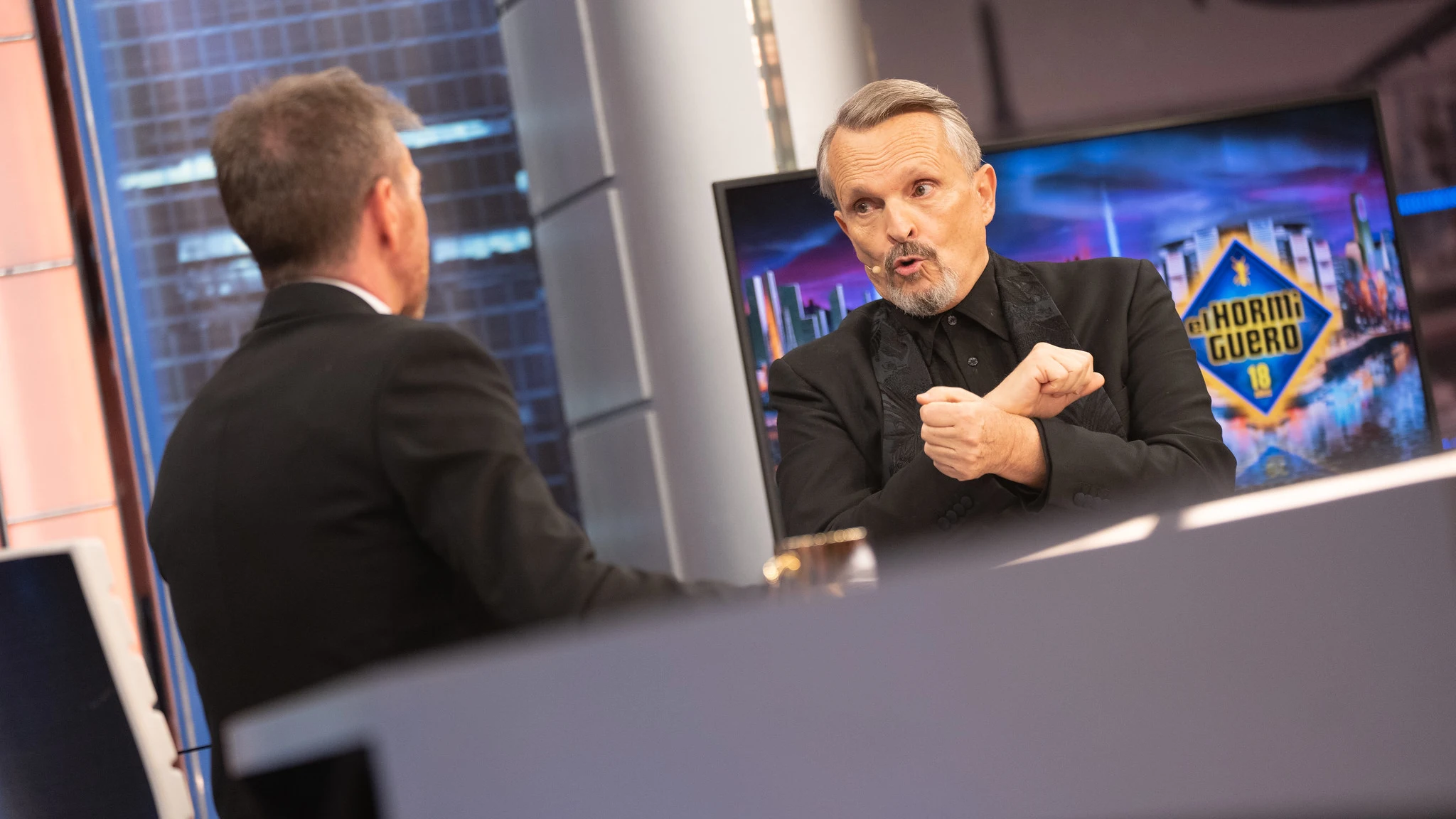 Miguel Bosé cuenta la peor experiencia de su vida: "Me asaltaron armados hasta los dientes" Miguel Bosé cuenta la peor experiencia de su vida: "Me asaltaron armados hasta los dientes"
