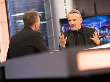 Miguel Bosé se sincera sobre su padre: "Franco le llamaba 'mi niño'" Miguel Bosé se sincera sobre su padre: "Franco le llamaba 'mi niño'"
