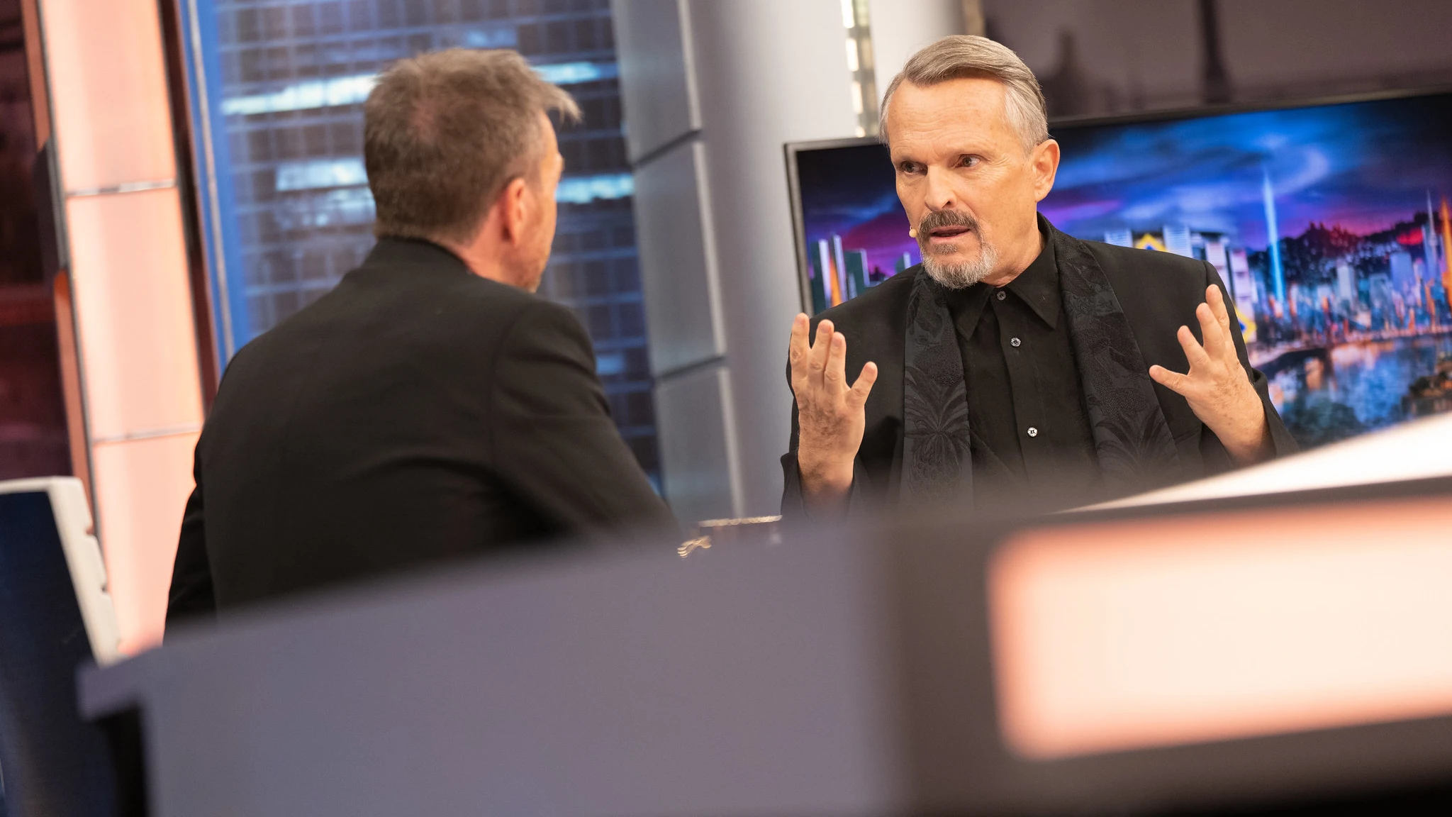 Miguel Bosé se sincera sobre su padre: "Franco le llamaba 'mi niño'" Miguel Bosé se sincera sobre su padre: "Franco le llamaba 'mi niño'"