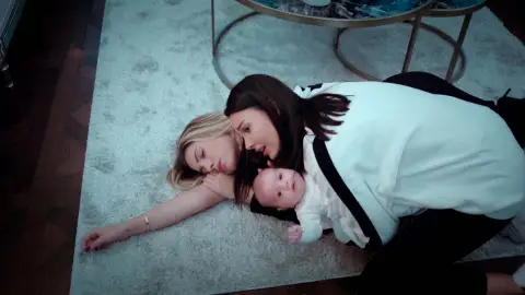 Leyla llamó a la policía al ver envenenada a la mansión… ¡Ella les salvó la vida a todos! Leyla llamó a la policía al ver envenenada a la mansión… ¡Ella les salvó la vida a todos!