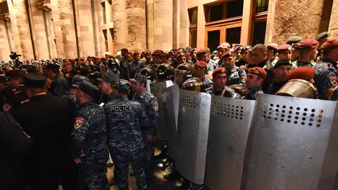 Enfrentamiento entre Armenia y Azerbaiyán Enfrentamiento entre Armenia y Azerbaiyán