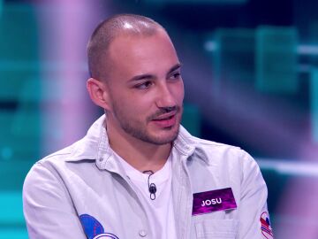 Josu sorprende a Manel con su presentaci&oacute;n: &ldquo;Soy como la barbie, tengo muchos trabajos&rdquo;