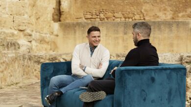 Joaquín pone contra las cuerdas a Roberto Leal: “Qué te pone más contento, ¿el Premio Ondas, tener una calle en tu pueblo o la nómina a final de mes?” 