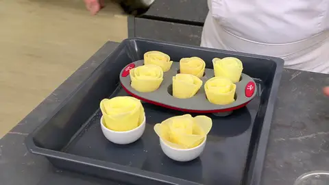 Realiza la forma de flor a las patatas Realiza la forma de flor a las patatas