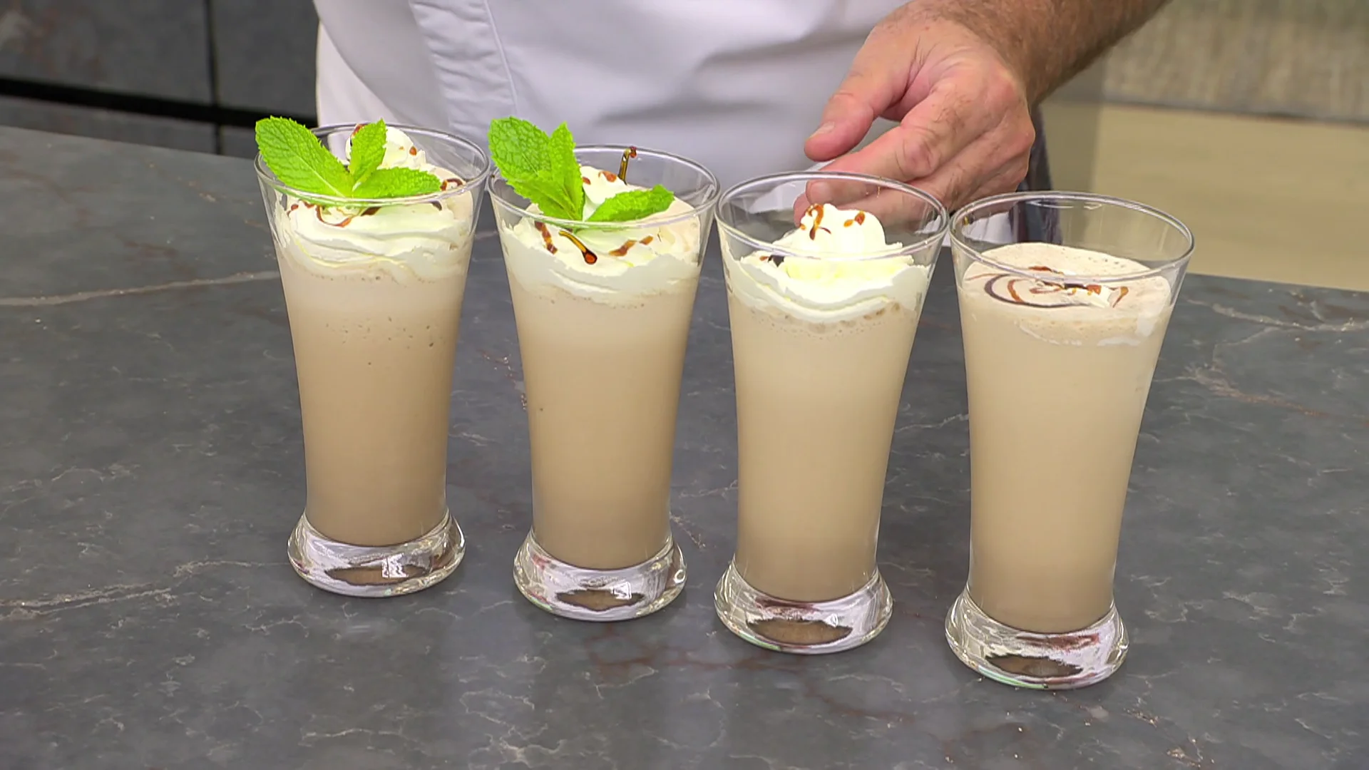 Un postres exprés de Arguiñano: café helado con nata y caramelo