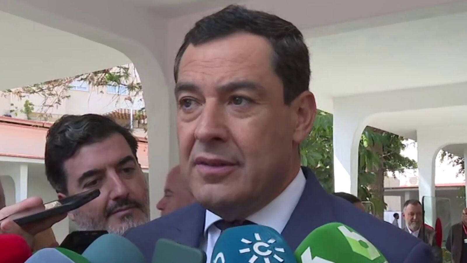 Juanma Moreno llama a los socialistas críticos con la amnistía a 