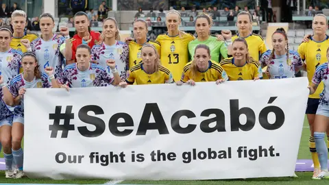 Jugadoras de España y Suecia posan antes del partido de la Nations League Jugadoras de España y Suecia posan antes del partido de la Nations League