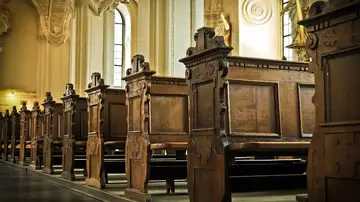 Imagen de archivo de asientos de una Iglesia