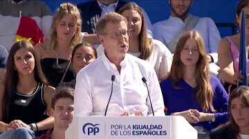 Feijóo promete defender una España de libres e iguales le "cueste lo que le cueste" Feijóo promete defender una España de libres e iguales le "cueste lo que le cueste"