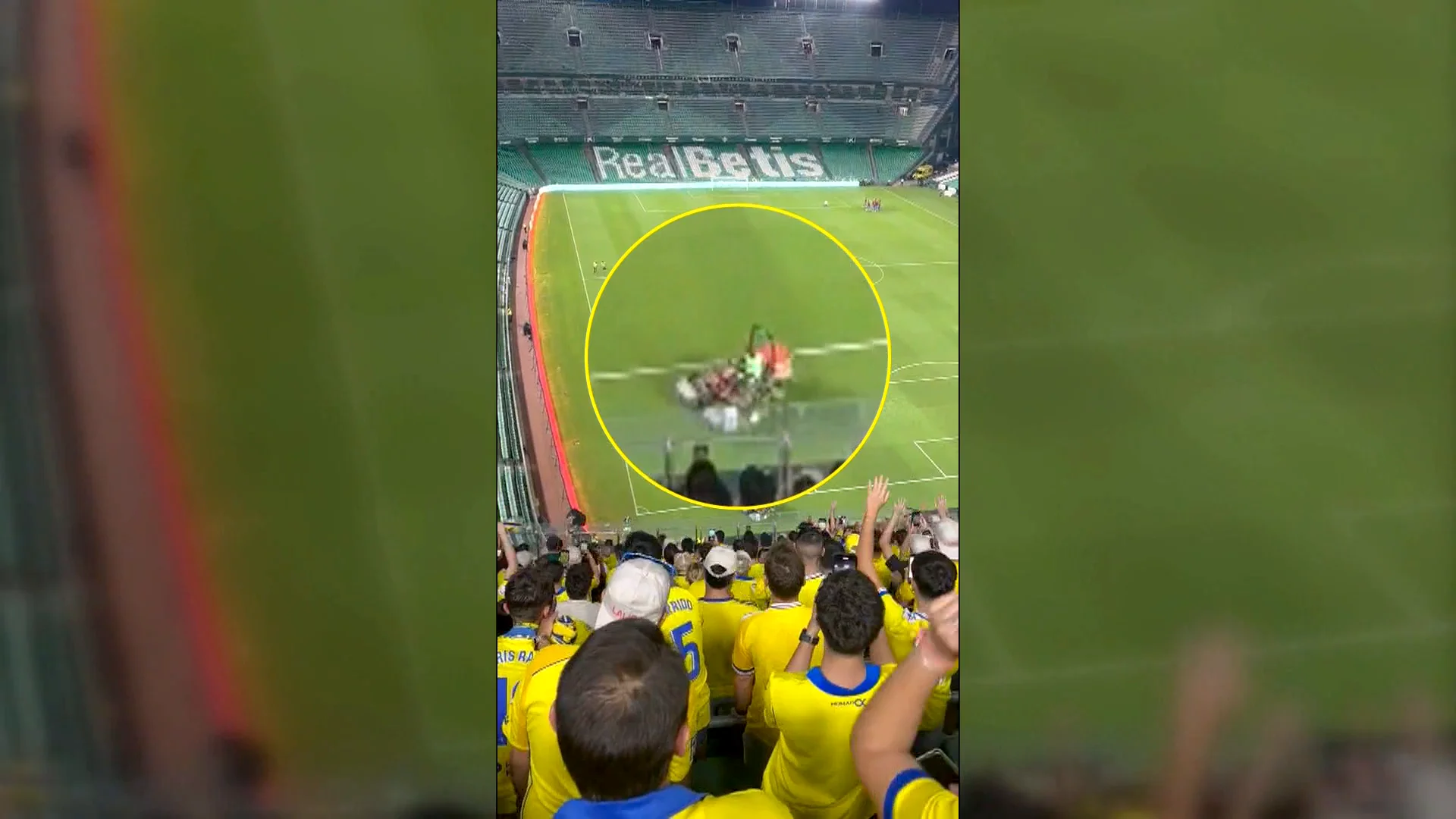 La guasa de la afici&oacute;n del C&aacute;diz con el jardinero del Betis: "&iexcl;Fernando Alonso...!"