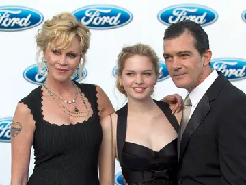 Melanie Griffith y Antonio Banderas con su hija Stella del Carmen en Marbella Melanie Griffith y Antonio Banderas con su hija Stella del Carmen en Marbella